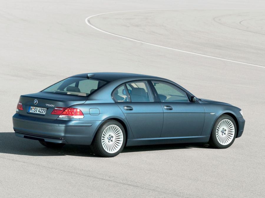  BMW 750i 2005 года  (фото 4 из 16)